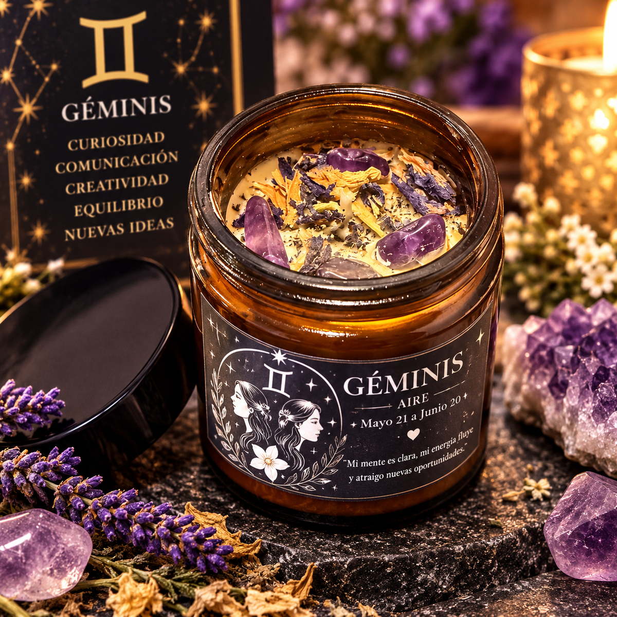 Vela Géminis con diseño artístico de las gemelas, símbolo zodiacal y frasco ámbar artesanal.